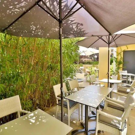 Le Petit Hotel 3*