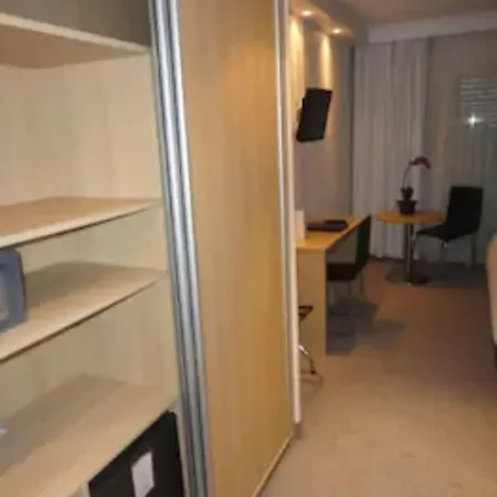 Le Petit Hotel 3*