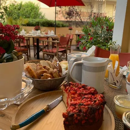 Le Petit Ξενοδοχείο 3*