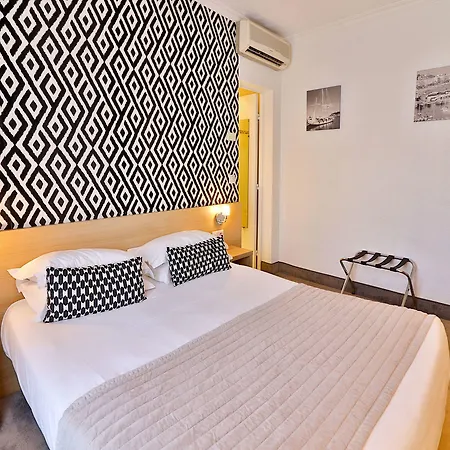 Le Petit Σαιντ-Μαξίμ