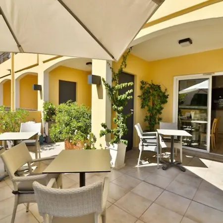 ル プティ プランス ホテル サント・マキシム