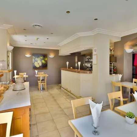 Le Petit Ξενοδοχείο Σαιντ-Μαξίμ