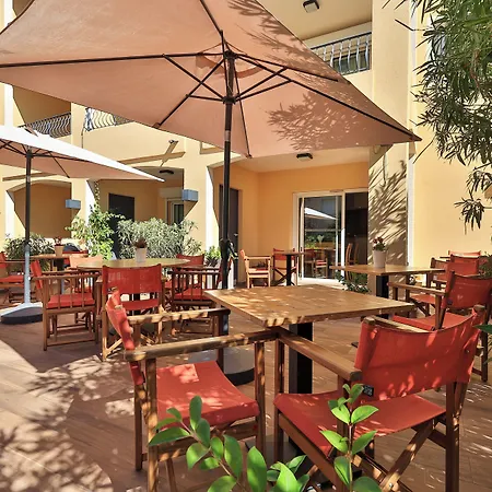 Le Petit Hotel 3*
