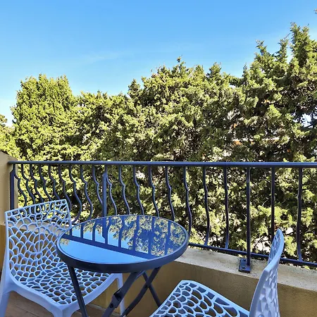 Le Petit Hotel 3*