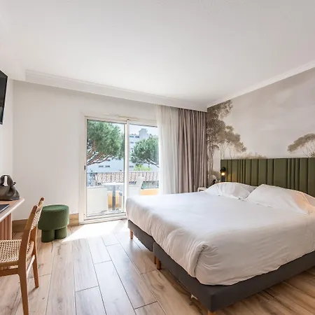 Hotel Le Petit 3*