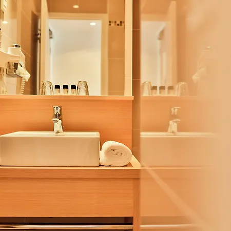 Le Petit Hotel
